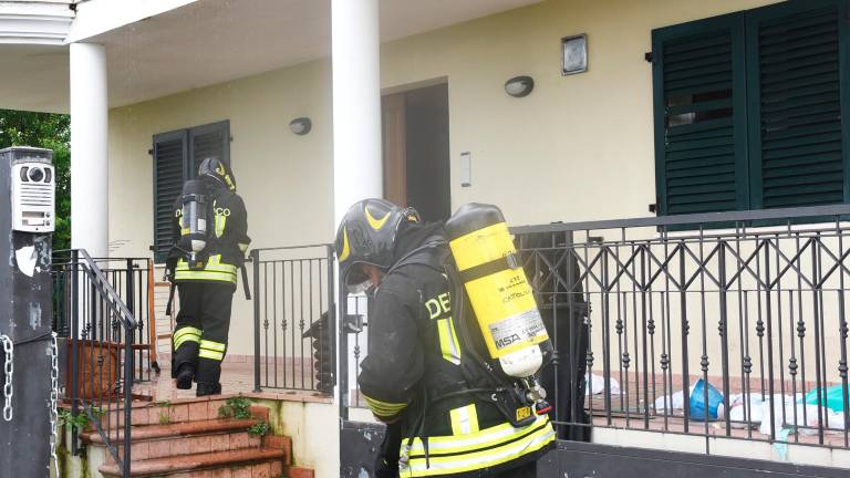 Cattolica, dà fuoco alla casa mentre è agli arresti domiciliari - VIDEO GALLERY Cattolica, dà fuoco alla casa mentre è agli arresti domiciliari - VIDEO GALLERY