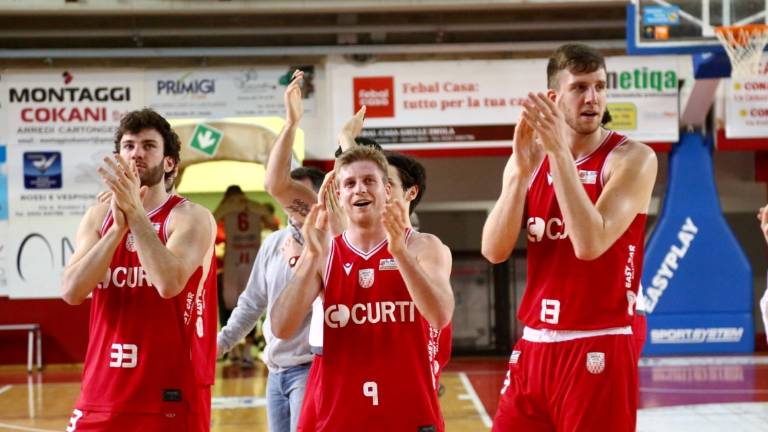 Basket B, brindano Imola e Faenza, stop dei Tigers a Senigallia Basket B, brindano Imola e Faenza, stop dei Tigers a Senigallia