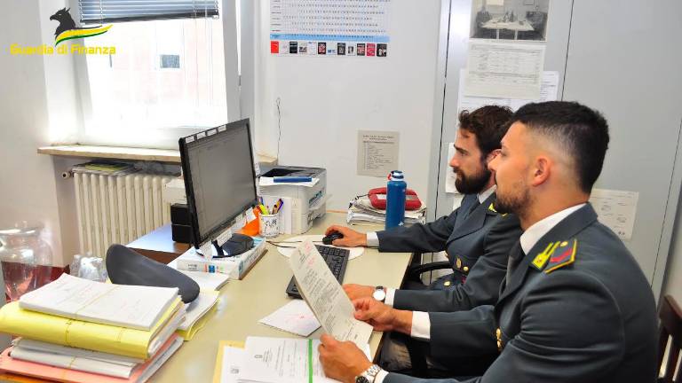 San Mauro Pascoli. Frode fiscale nel calzaturiero per oltre 8 milioni di euro. Soldi fuggiti in Cina. Indagato imprenditore. Nei guai altre 150 aziende San Mauro Pascoli. Frode fiscale nel calzaturiero per oltre 8 milioni di euro. Soldi fuggiti in Cina. Indagato imprenditore. Nei guai altre 150 aziende