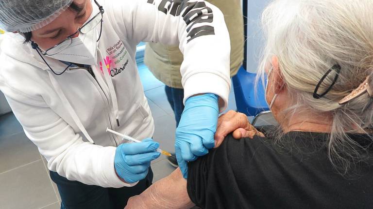 Vaccino, lunedì al via la prenotazione per gli ultra 80enni Vaccino, lunedì al via la prenotazione per gli ultra 80enni