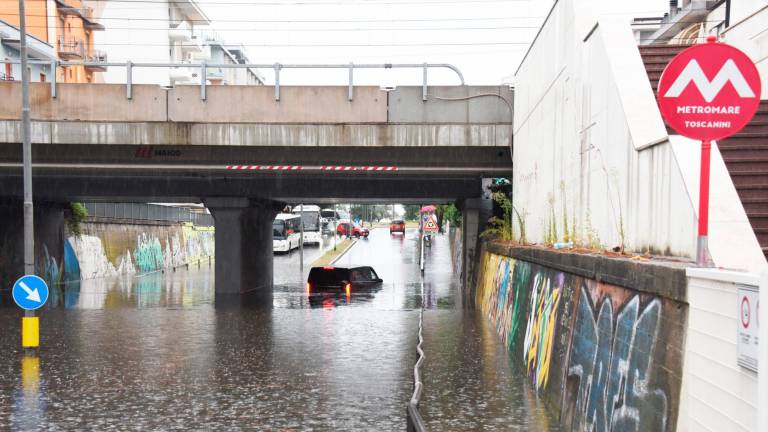 Il sabato da incubo di Rimini sott’acqua: 83 millimetri di pioggia in meno di un’ora VIDEO GALLERY Il sabato da incubo di Rimini sott’acqua: 83 millimetri di pioggia in meno di un’ora VIDEO GALLERY