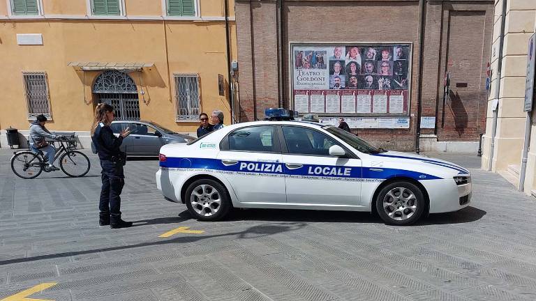 Bagnacavallo. Furto d'auto in centro: in un'ora gli agenti trovano auto e ladro Bagnacavallo. Furto d'auto in centro: in un'ora gli agenti trovano auto e ladro