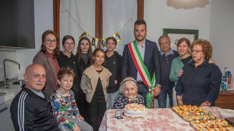 Imola. La famiglia super longeva: Giuseppina compie cento anni, anche la mamma aveva raggiunto il secolo Imola. La famiglia super longeva: Giuseppina compie cento anni, anche la mamma aveva raggiunto il secolo