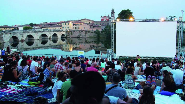Rimini, Cinepicnic al ponte di Tiberio. Stasera “Sing Street” Rimini, Cinepicnic al ponte di Tiberio. Stasera “Sing Street”