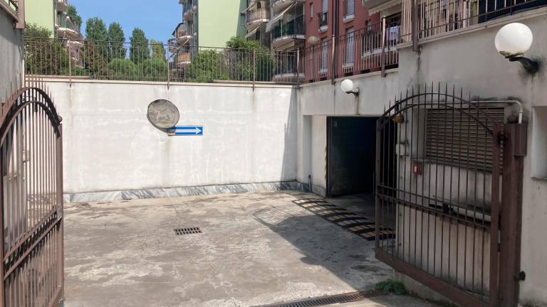 L’accesso che porta al garage in cui è stata ammazzata Pierina L’accesso che porta al garage in cui è stata ammazzata Pierina