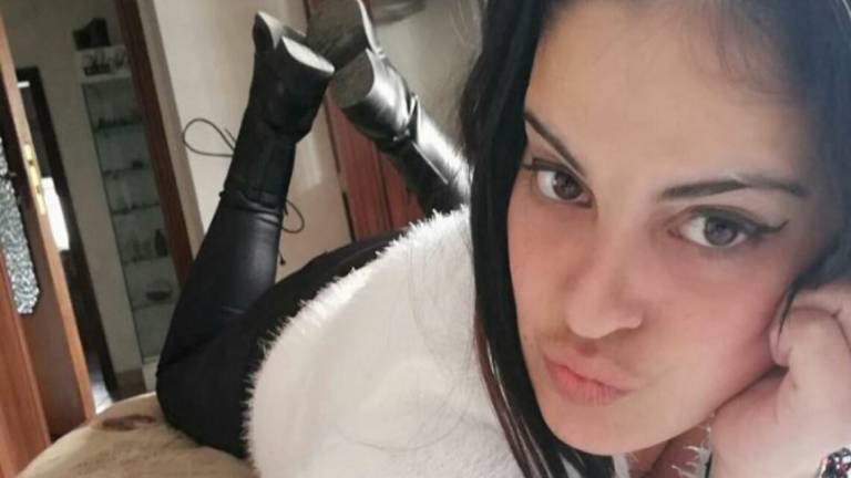 Sonia uccisa con 20 coltellate. Questore: l'assassino non è lucido Sonia uccisa con 20 coltellate. Questore: l'assassino non è lucido