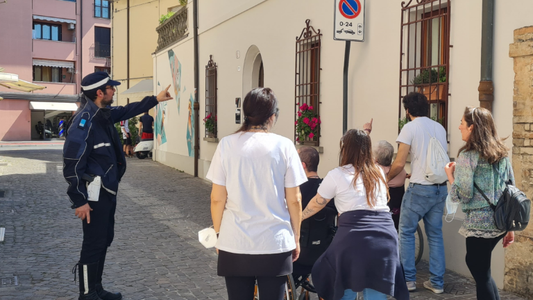 Cesena, polizia e Cils: educazione stradale per gli utenti Cesena, polizia e Cils: educazione stradale per gli utenti