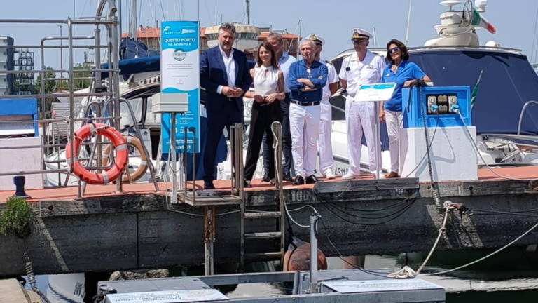 Pulizie del mare: a Cervia il Seabin mangia oltre 500 chili di rifiuti all'anno Pulizie del mare: a Cervia il Seabin mangia oltre 500 chili di rifiuti all'anno
