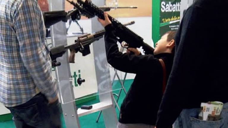 Fiera delle armi, vicesindaca di Rimini contro Ieg: basta minorenni Fiera delle armi, vicesindaca di Rimini contro Ieg: basta minorenni