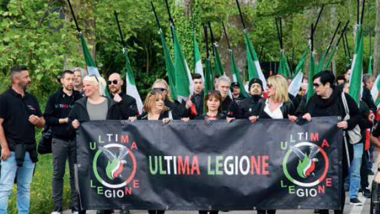 Nostalgici del Duce a Predappio, nuovo esposto dell'Anpi Nostalgici del Duce a Predappio, nuovo esposto dell'Anpi