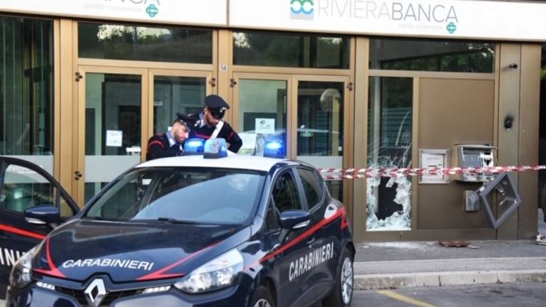 Assalto al bancomat con esplosivo nella notte a Rimini Assalto al bancomat con esplosivo nella notte a Rimini