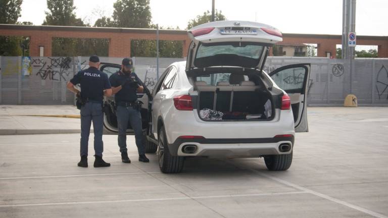 Ravenna. Inseguimento sull’auto rubata da 90mila euro: a bordo c’era una 15enne Ravenna. Inseguimento sull’auto rubata da 90mila euro: a bordo c’era una 15enne