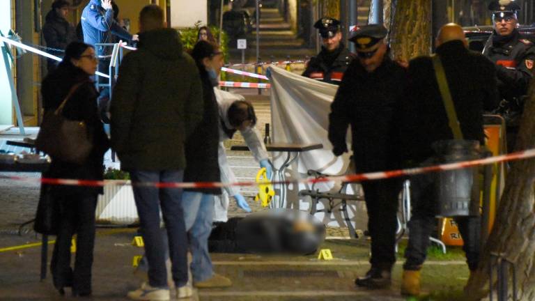 Il maresciallo Masini ha esploso 12 colpi d’arma da fuoco per fermare il 23enne egiziano foto manuel migliorini Il maresciallo Masini ha esploso 12 colpi d’arma da fuoco per fermare il 23enne egiziano foto manuel migliorini