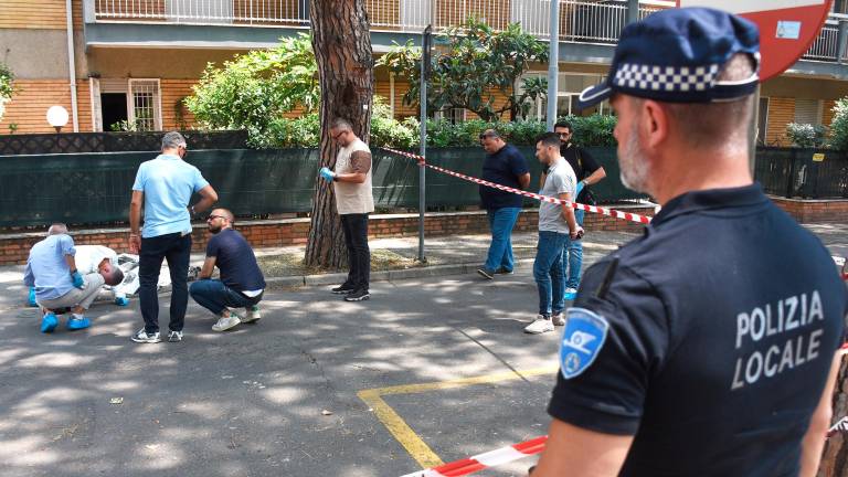 Antonia Conti, 55 anni, è stata uccisa ieri mattina da un probabile pirata della strada mentre camminava lungo viale Settembrini. La strada è stata chiusa dalla polizia locale Antonia Conti, 55 anni, è stata uccisa ieri mattina da un probabile pirata della strada mentre camminava lungo viale Settembrini. La strada è stata chiusa dalla polizia locale