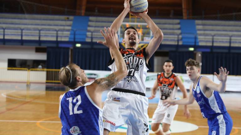 Basket A2, c'è Dell'Agnello junior sulla strada dell'Unieuro Basket A2, c'è Dell'Agnello junior sulla strada dell'Unieuro