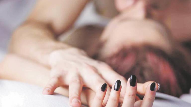 Rimini, fa sesso per mesi davanti alla finestra per farsi vedere da un 13enne Rimini, fa sesso per mesi davanti alla finestra per farsi vedere da un 13enne