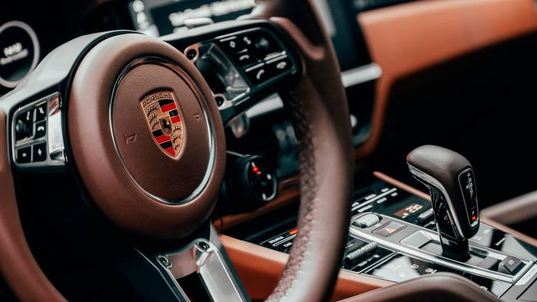 Rimini, la Porsche Cayenne e il tesoretto in una cassetta di sicurezza: sequestrati 60mila euro del presunto spacciatore Rimini, la Porsche Cayenne e il tesoretto in una cassetta di sicurezza: sequestrati 60mila euro del presunto spacciatore