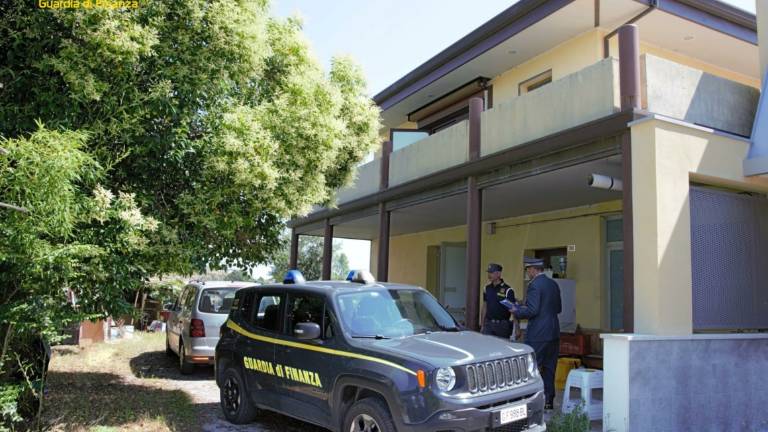 Confische da 300mila euro della Guardia di Finanza a due imprenditori asiatici di Savignano Confische da 300mila euro della Guardia di Finanza a due imprenditori asiatici di Savignano