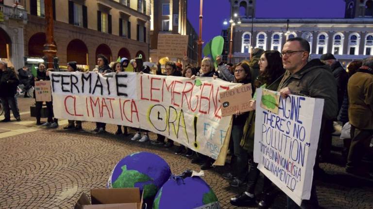 Forlì, Fridays for future e commercianti: 2mila firme contro i bus Forlì, Fridays for future e commercianti: 2mila firme contro i bus