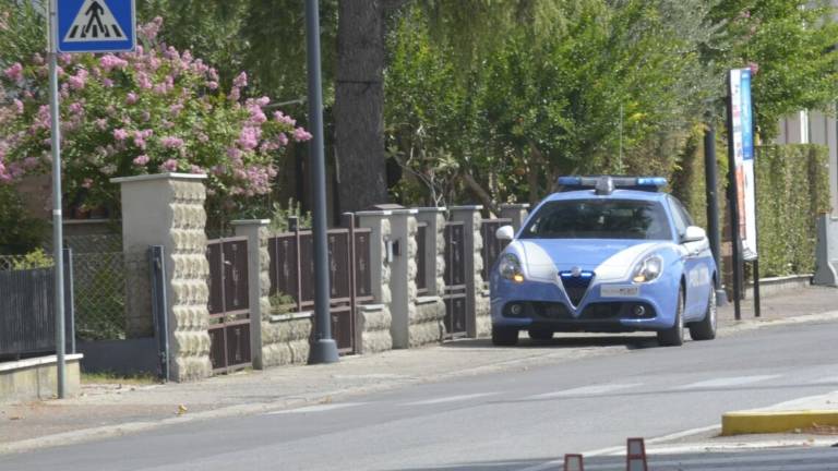 Ravenna, mi faccia entrare, raccolgo offerte per l'Afghanistan, ma si tratta una ladra Ravenna, mi faccia entrare, raccolgo offerte per l'Afghanistan, ma si tratta una ladra