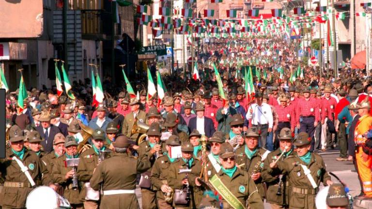 Raduno nazionale degli Alpini a Rimini, organizzazione a passo di carica Raduno nazionale degli Alpini a Rimini, organizzazione a passo di carica