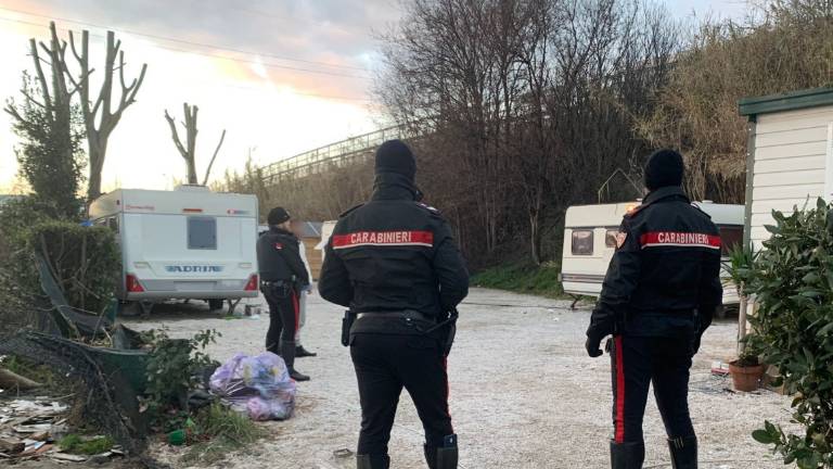 Coriano, respinge i Carabinieri sparando in aria: dal campo nomadi finisce in carcere Coriano, respinge i Carabinieri sparando in aria: dal campo nomadi finisce in carcere