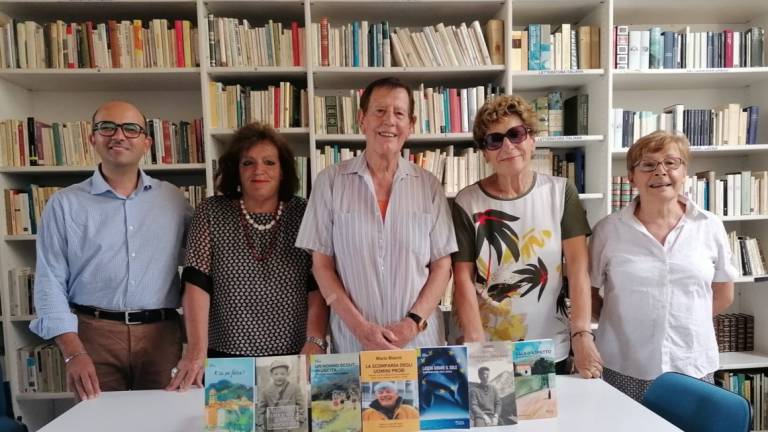 Rocca San Casciano, Mario Biserni dona i suoi libri alla biblioteca Rocca San Casciano, Mario Biserni dona i suoi libri alla biblioteca