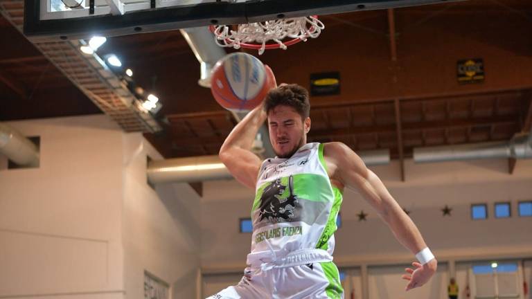 Basket B, stop dei Raggisolaris nella volata di Roseto (79-73) Basket B, stop dei Raggisolaris nella volata di Roseto (79-73)