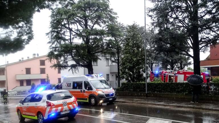 Imola, incendio in appartamento, 4 intossicati Imola, incendio in appartamento, 4 intossicati