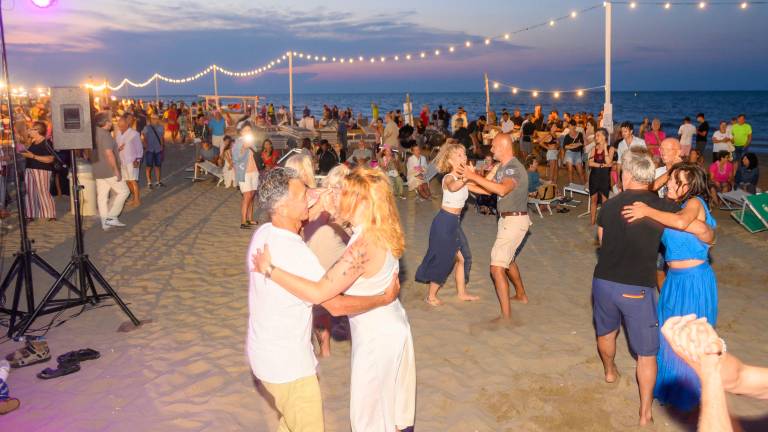 Notte Rosa 2025, Rimini esulta: “Un ferragosto anticipato” - Gallery Notte Rosa 2025, Rimini esulta: “Un ferragosto anticipato” - Gallery