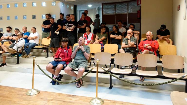 I tifosi biancorossi che ieri hanno assistito alla Commissione I tifosi biancorossi che ieri hanno assistito alla Commissione