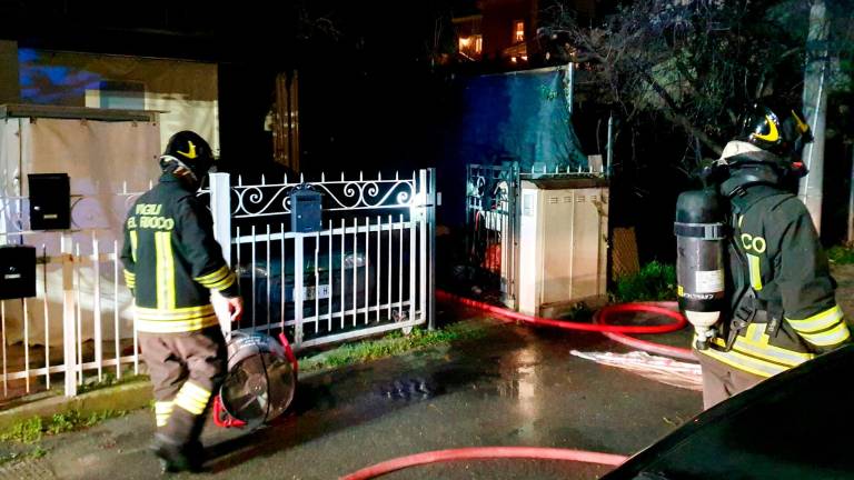 Riccione. Incendio in appartamento, salvata una coppia e il cane - Fotogallery Riccione. Incendio in appartamento, salvata una coppia e il cane - Fotogallery