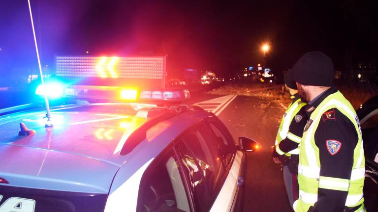 Romagna devastata dalle raffiche di vento: alberi crollati su case, auto e strade. Feriti a San Marino. Famiglie senza luce. Il fiume Montone oltre la soglia rossa Romagna devastata dalle raffiche di vento: alberi crollati su case, auto e strade. Feriti a San Marino. Famiglie senza luce. Il fiume Montone oltre la soglia rossa