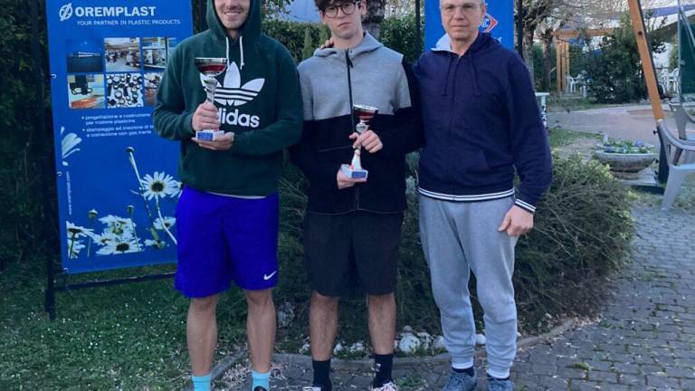 Tennis, Di Gennaro e Zini trionfano a Massa Tennis, Di Gennaro e Zini trionfano a Massa