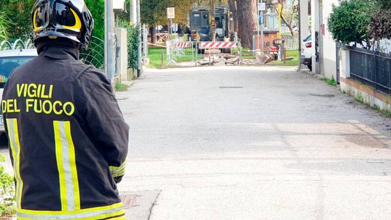 Rimini, si rompe la conduttura e il gas metano esce come un geyser al parco: chiuse le utenze del circondario VIDEO GALLERY Rimini, si rompe la conduttura e il gas metano esce come un geyser al parco: chiuse le utenze del circondario VIDEO GALLERY