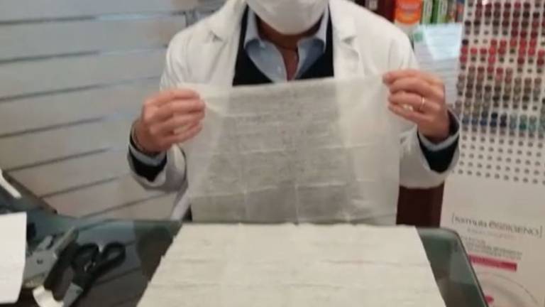 Coronavirus: ecco come farsi una mascherina. VIDEO Coronavirus: ecco come farsi una mascherina. VIDEO