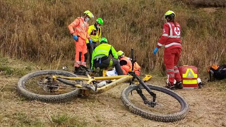 Soccorso in elicottero tra Cesena e Roncofreddo un 21enne ferito Soccorso in elicottero tra Cesena e Roncofreddo un 21enne ferito