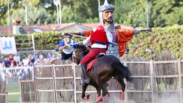 Faenza, il Borgo si aggiudica il 65° Palio del Niballo allo spareggio con il Rosso - Fotogallery Faenza, il Borgo si aggiudica il 65° Palio del Niballo allo spareggio con il Rosso - Fotogallery