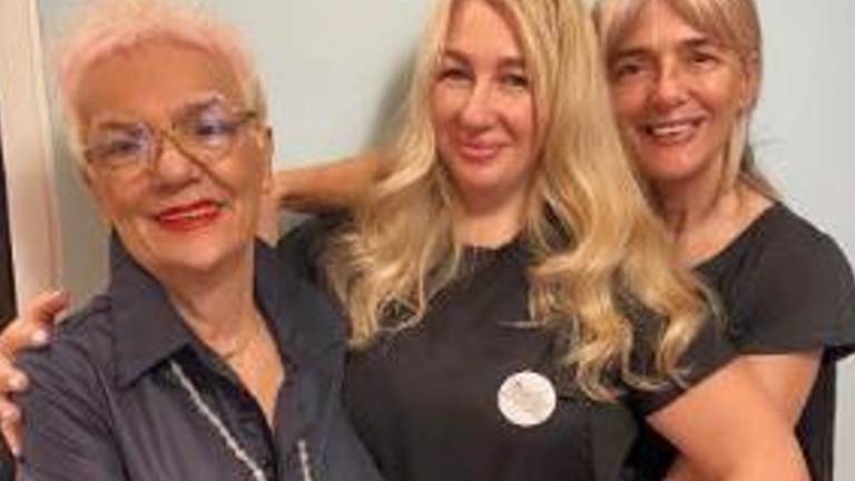 Cesenatico, lunedì la parrucchiera è gratis per donne e bambini dall'Ucraina: E da noi ora lavora Ludmilla Cesenatico, lunedì la parrucchiera è gratis per donne e bambini dall'Ucraina: E da noi ora lavora Ludmilla
