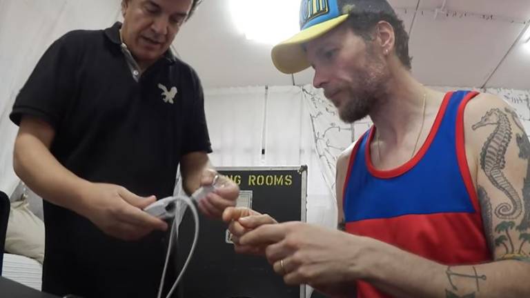 Jovanotti s'infortuna a Santo Domingo e chiama il fiosioterapista Borra a Forlì Jovanotti s'infortuna a Santo Domingo e chiama il fiosioterapista Borra a Forlì