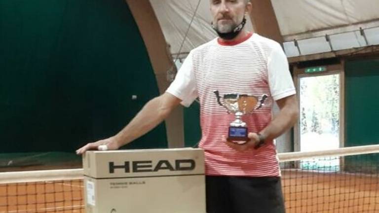Tennis, Farolfi domina il Master Regionale di Castenaso Tennis, Farolfi domina il Master Regionale di Castenaso
