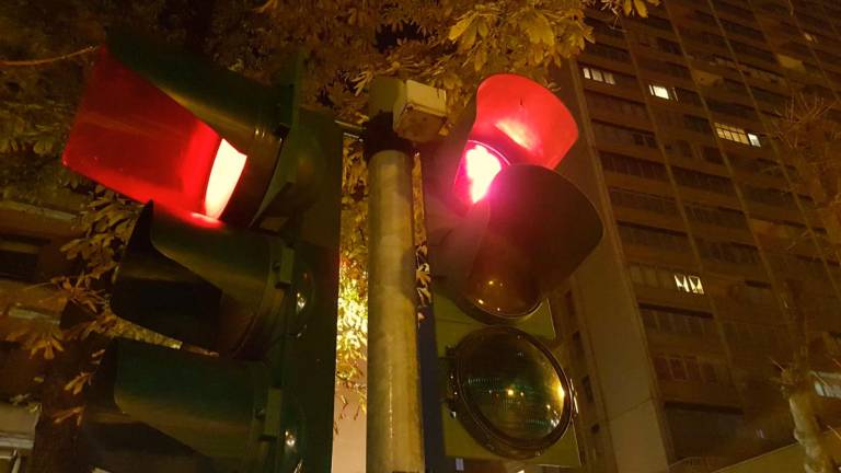 Nuovo sistema per rilevamento infrazioni con il semaforo rosso Foto di repertorio Nuovo sistema per rilevamento infrazioni con il semaforo rosso Foto di repertorio