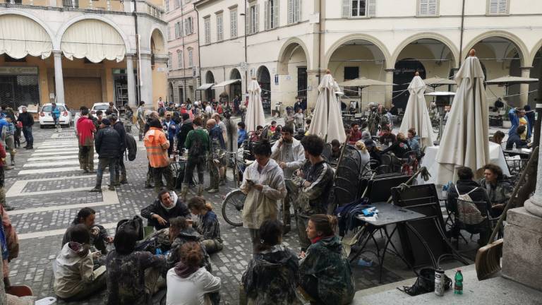 Faenza, la preside ai docenti: Niente voti e verifiche, andiamo dai ragazzi isolati in casa Faenza, la preside ai docenti: Niente voti e verifiche, andiamo dai ragazzi isolati in casa