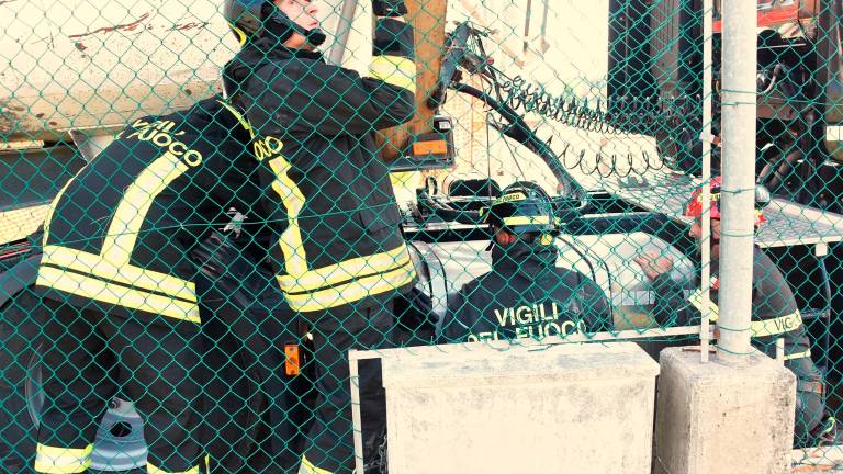 Riccione. Incidente sul lavoro al cantiere: autista schiacciato dal camion durante una riparazione Riccione. Incidente sul lavoro al cantiere: autista schiacciato dal camion durante una riparazione