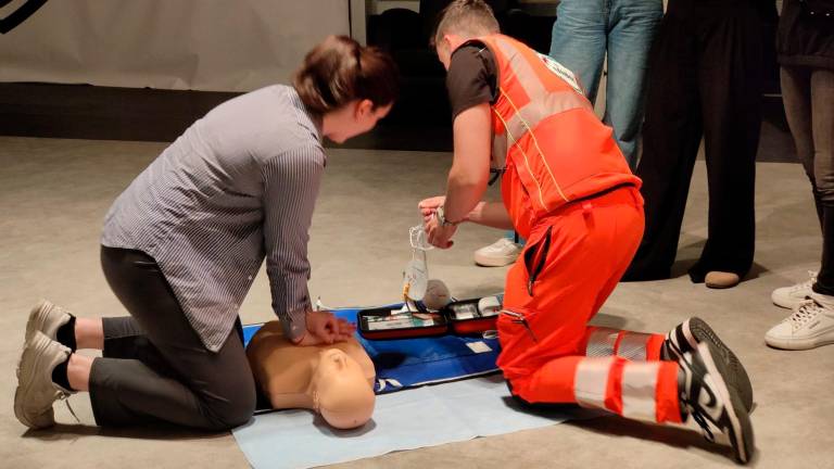 Cesena, arresto cardiaco e soccorsi: un corso per l’uso corretto dei defibrillatori Cesena, arresto cardiaco e soccorsi: un corso per l’uso corretto dei defibrillatori