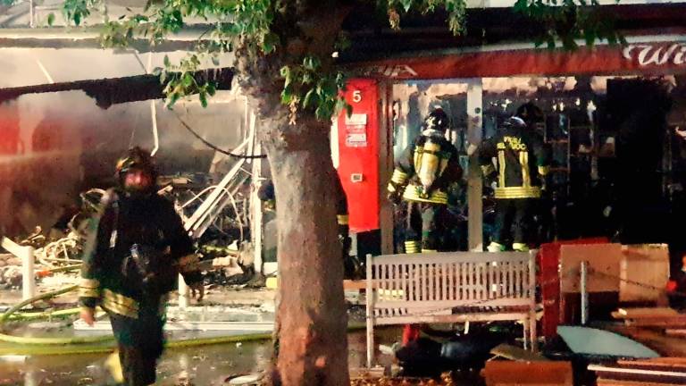 Riccione. Fiamme al negozio di articoli da ciclismo Riccione. Fiamme al negozio di articoli da ciclismo