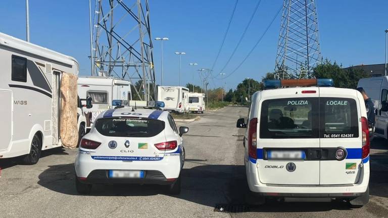 Santarcangelo, allontanate carovane di nomadi Santarcangelo, allontanate carovane di nomadi