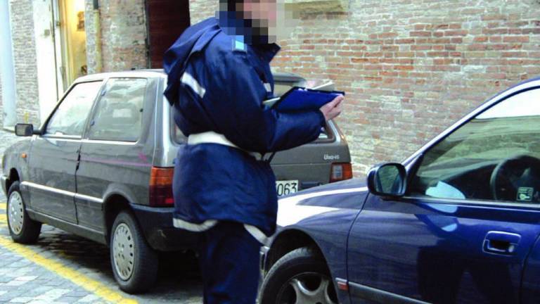 Vigili offesi a Rimini, automobilisti estinguono reato con mille euro Vigili offesi a Rimini, automobilisti estinguono reato con mille euro