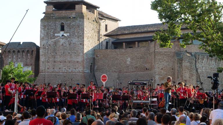 Spettacolare concerto di 300 giovani al Castelsismondo di Rimini Spettacolare concerto di 300 giovani al Castelsismondo di Rimini