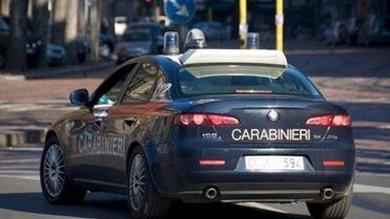 Riccione. Cammina sui binari, salvata dai carabinieri Riccione. Cammina sui binari, salvata dai carabinieri